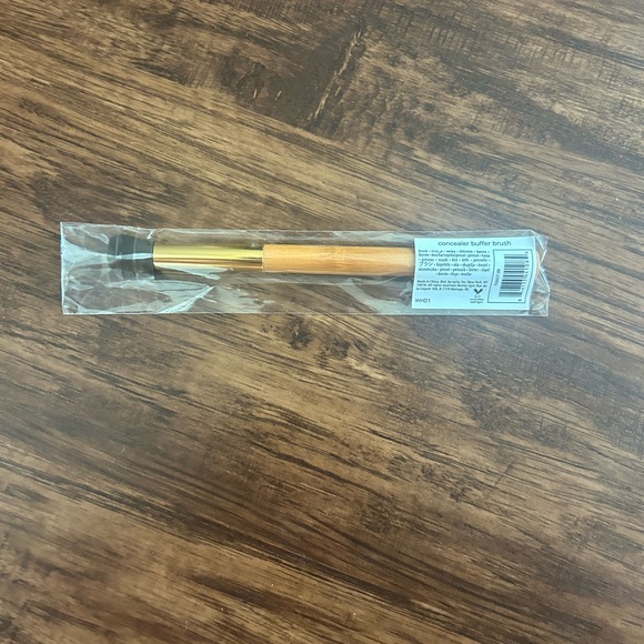 tarte concealer buffer brush (NWT) - Picture 2 of 4